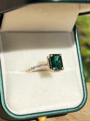 Custom Emerald Engagment Ring in 14k Gold