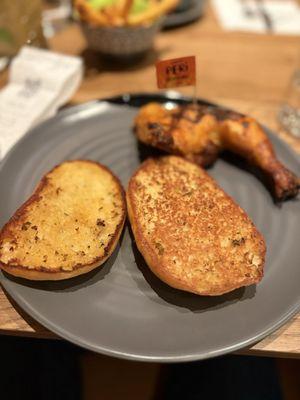 1/4 chicken with garlic bread