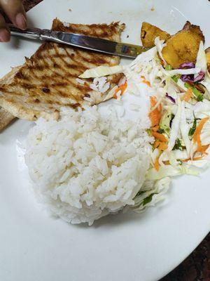 Chuleta con arroz y ensalada