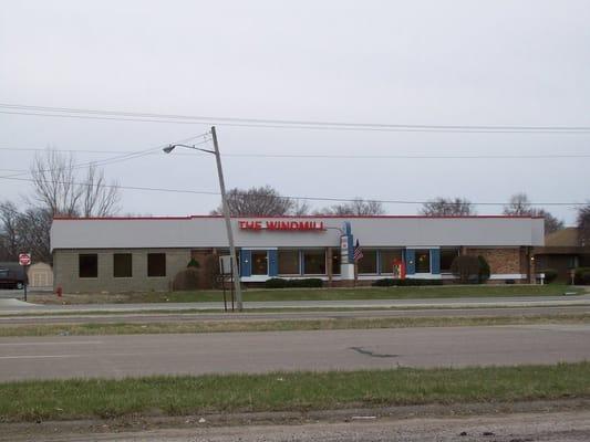 Use access road off of Avenue of the Cities next to Collision Repair and across from United Township High School