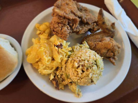 Fried chicken, broccoli and mac & cheese