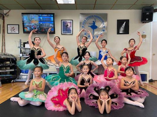 kids ballet class 5 - 6 age
Wed 5:00 pm
Sat 11:30 am - 1:00 pm