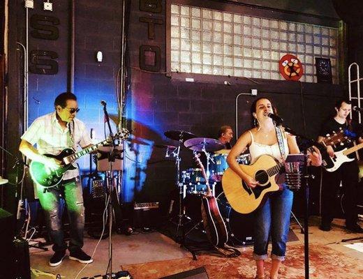 Live music. Bella Button Band