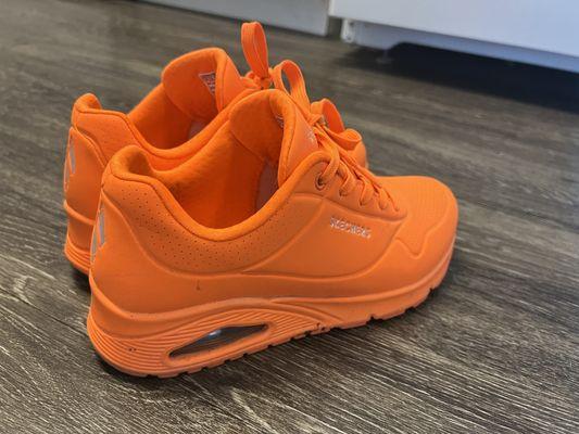 The owner, Matt, loved my shoes! I told him that I knew their colors are orange & blue, and decided to where these because of that!