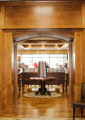 Walk-through archway at Logans in Lexington Green