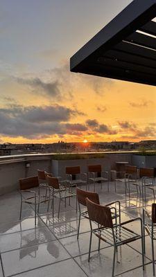 Art DC - Arlo Rooftop Bar