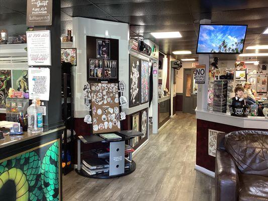 Devine Line Tattoos & Body Piercings