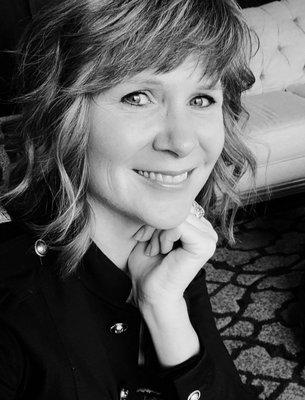 Erica is  our Tampa Love Muse.  She leads fun, educational, and interactive events & workshops about communication in relationships! Join us