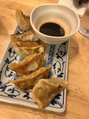 Handmade Gyoza (6 pcs)