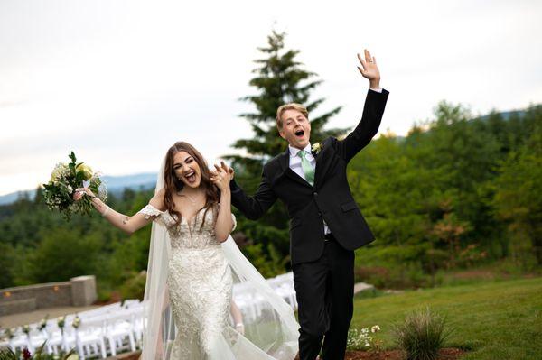 No waist at all because she didn't f****ing alter it.