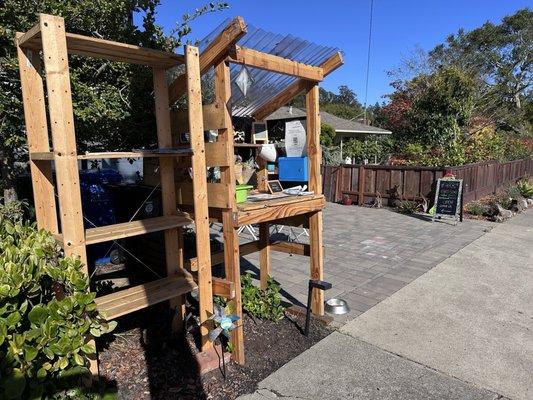 Zoe’s Urban Farm Stand