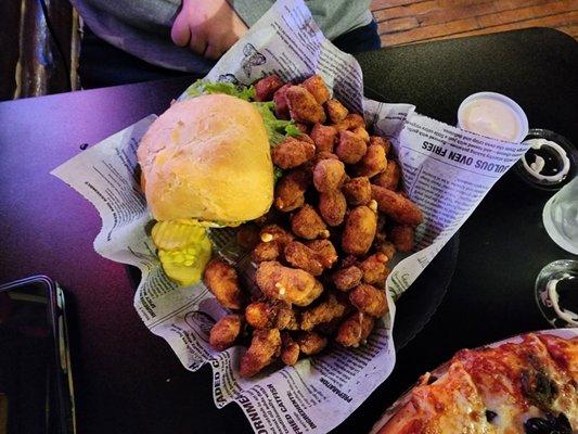 Cheeseburger w/Cheese Curds