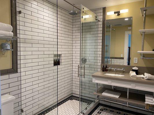 Mammoth Hot Springs Hotel