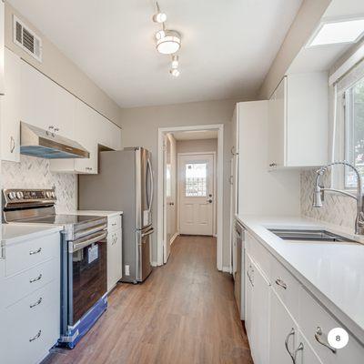 Okay, I'm curious - which of these kitchens would you choose?
Swipe and tell me in the comments which is your favorite! #kitchendesign