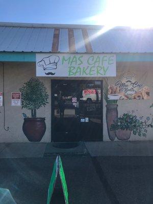 Más Cafe & Bakery