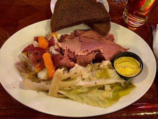 Corn beef. Cabbage and potatoes w/carrots. Little rye bread, too