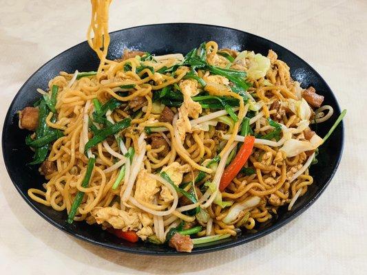 Fried noodle with chicken $15.99 Huge amount