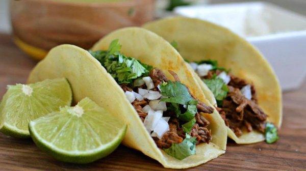 Is taco time. Es tiempo de taco.