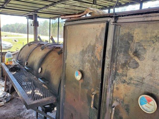 GREEZY GRIDDLE SMOKER