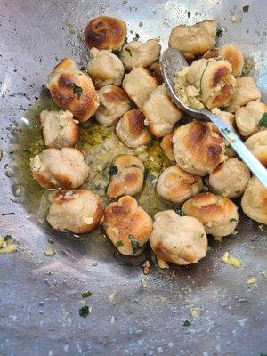 Garlic knots