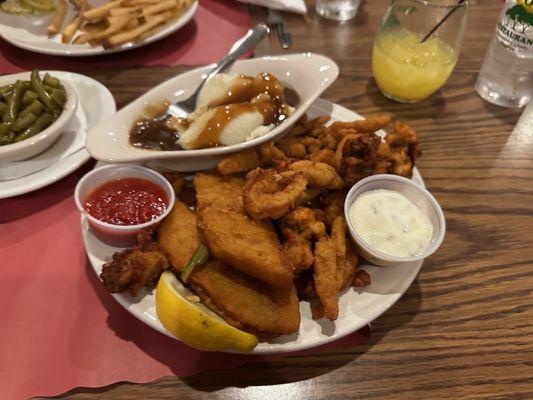 Lively Combo with all the fried seafood with green beans & mashed potatoes