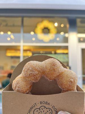 Churro mochi donut