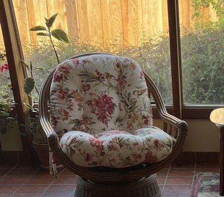 Reupholstery cushions chair