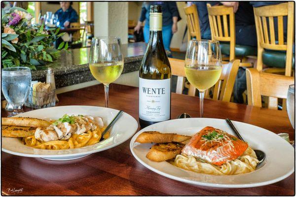 Wednesday wine nite ,terrific setting on golf course and excellent food and service..meal Chipotle Fettuccine Chicken & Fettuccine w/Salmon