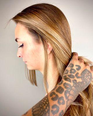 Stunning blonde transformation featuring a seamless blend of warm, sun-kissed highlights