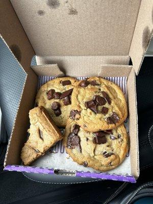 Insomnia Cookies