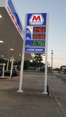 Advertises regular gas for 246.9 but will get charged 253.9 at pump if you use your DEBIT card. BEWARE FOLKS.