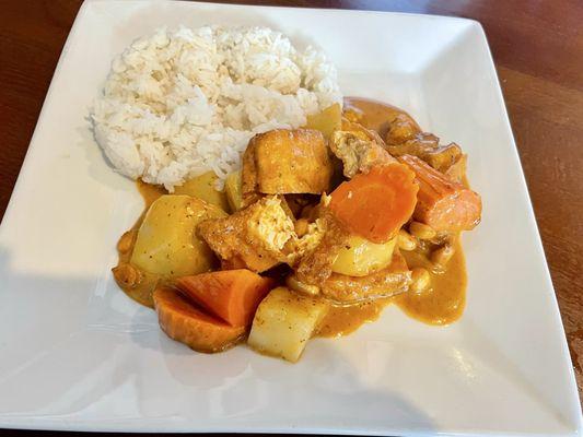 Massaman Curry (tofu, potatoes, onions, carrots, peanuts in coconut milk )...