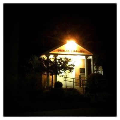 Clarendon Hills Public Library