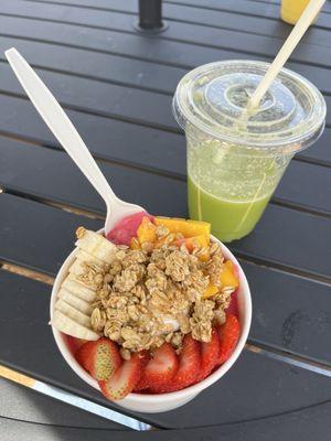 Dragonfruit smoothie bowl, and green juice