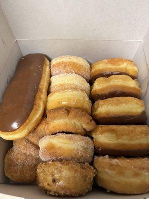 Chocolate, glazed, sugar, old fashioned, sugar twist and a long John. Also just noticed I got an extra donut!