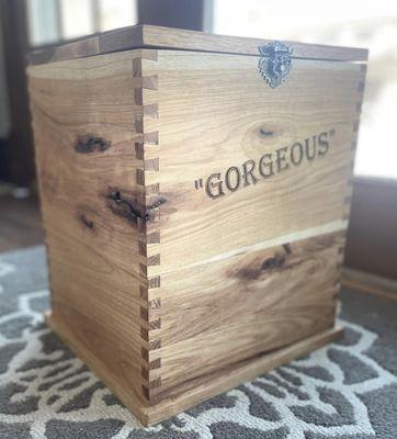 How distorted the cover is and the knots in the wood