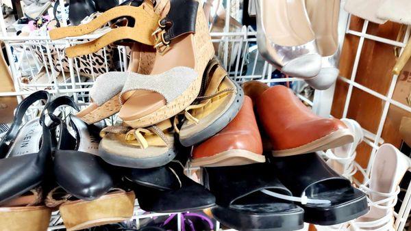 Musa 5 Dollar Shoe Gallery