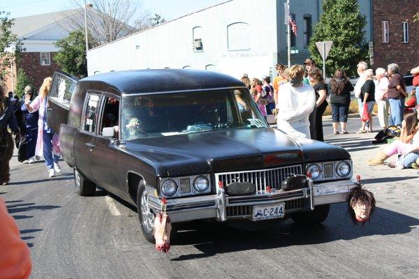 Sinister Tombs Haunted House