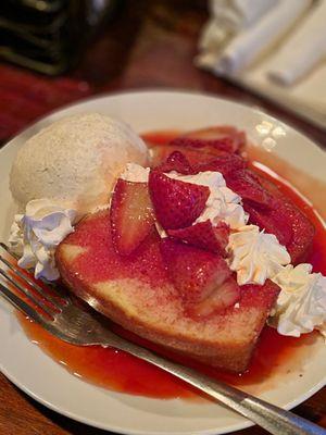 Strawberry Short Cake (w/ Ice Cream)