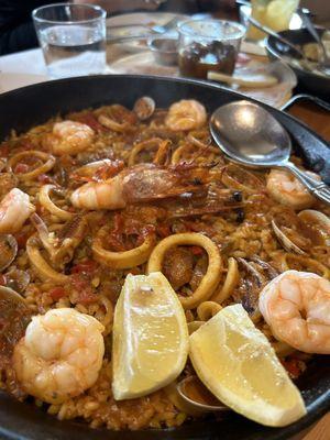 Paella de mariscos. Seafood paella