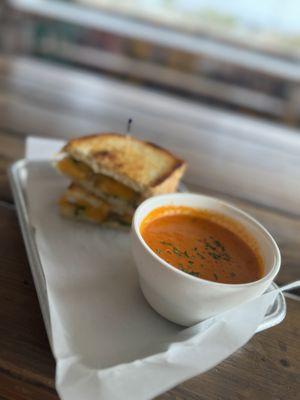 19th Hole Bar & Grill