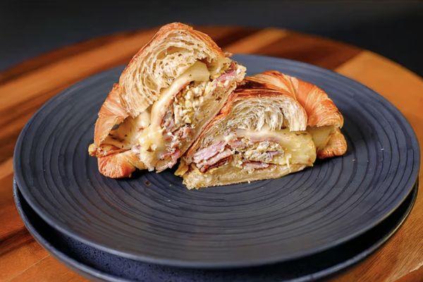 Lakeside Wine Spirits & Deli