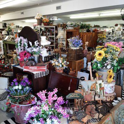 Lots of different decor pieces to choose from.