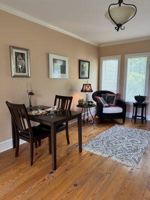 Sun room / spill over room for breakfast