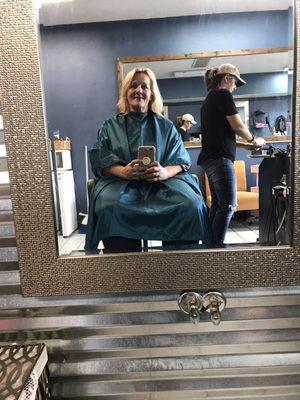 Amberely is behind me getting my color ready