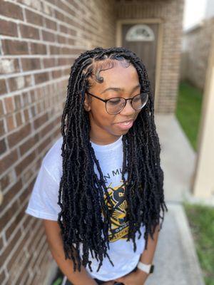 Bohemian faux Locs #houstonstylist #blackhairsalon #bohemianlocs #knotless