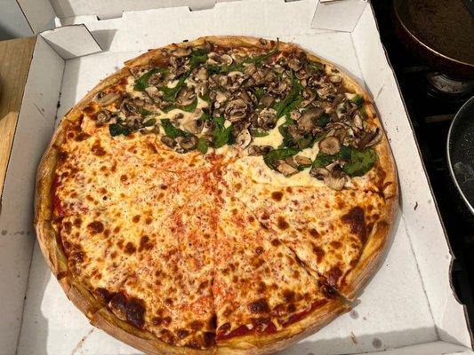 Lg - 1/2 cheese + 1/2 mushroom&spinach