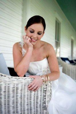 A Smokey eye shadow makes the eyes pop