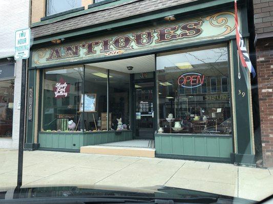 Maple Leaf Gallery - Norwalk
