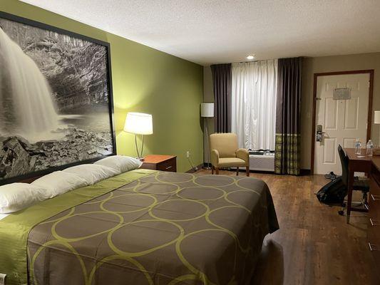 Super 8 by Wyndham Clarksville Northeast